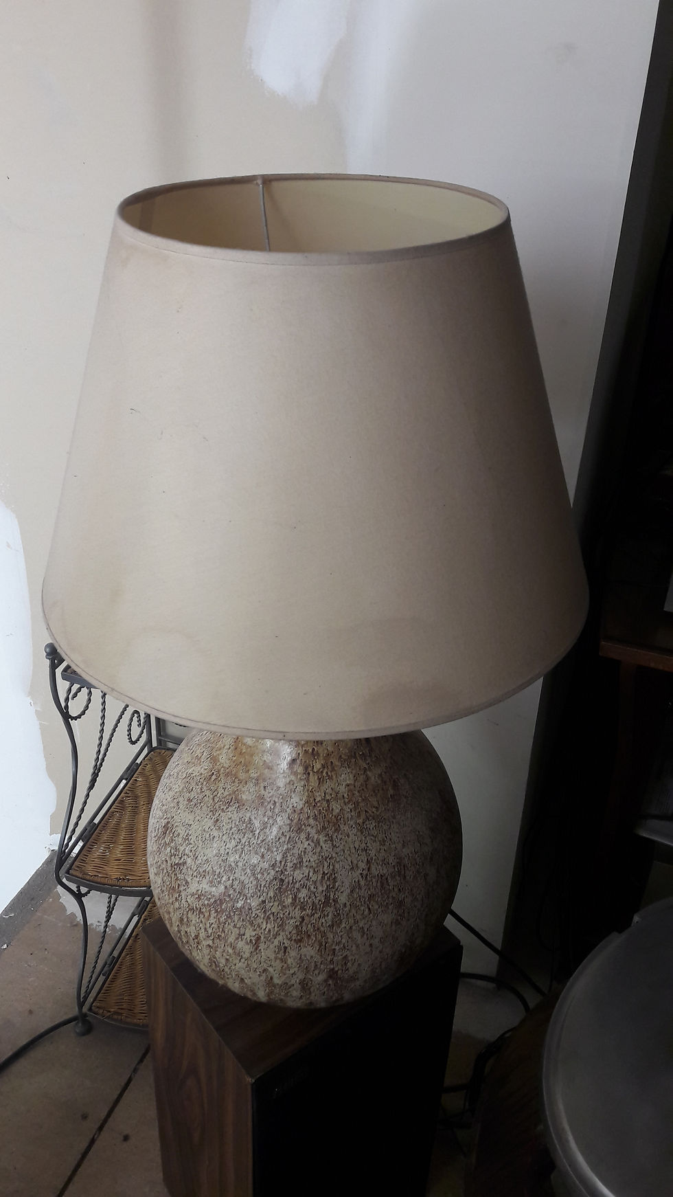 Miniature : GROSSE LAMPE  EN BON ETAT AVEC ABAT JOUR