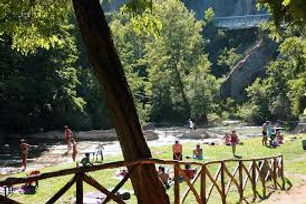 Il Sasso is a great eatery for Italian light lunches or evening meals. Opposite the restaurant  a lovely waterfall and the river flows over rock pools where families can bath. Lots of grass for the family to sit on and enjoy the scenery.
Lunch from 12-2pm daily.