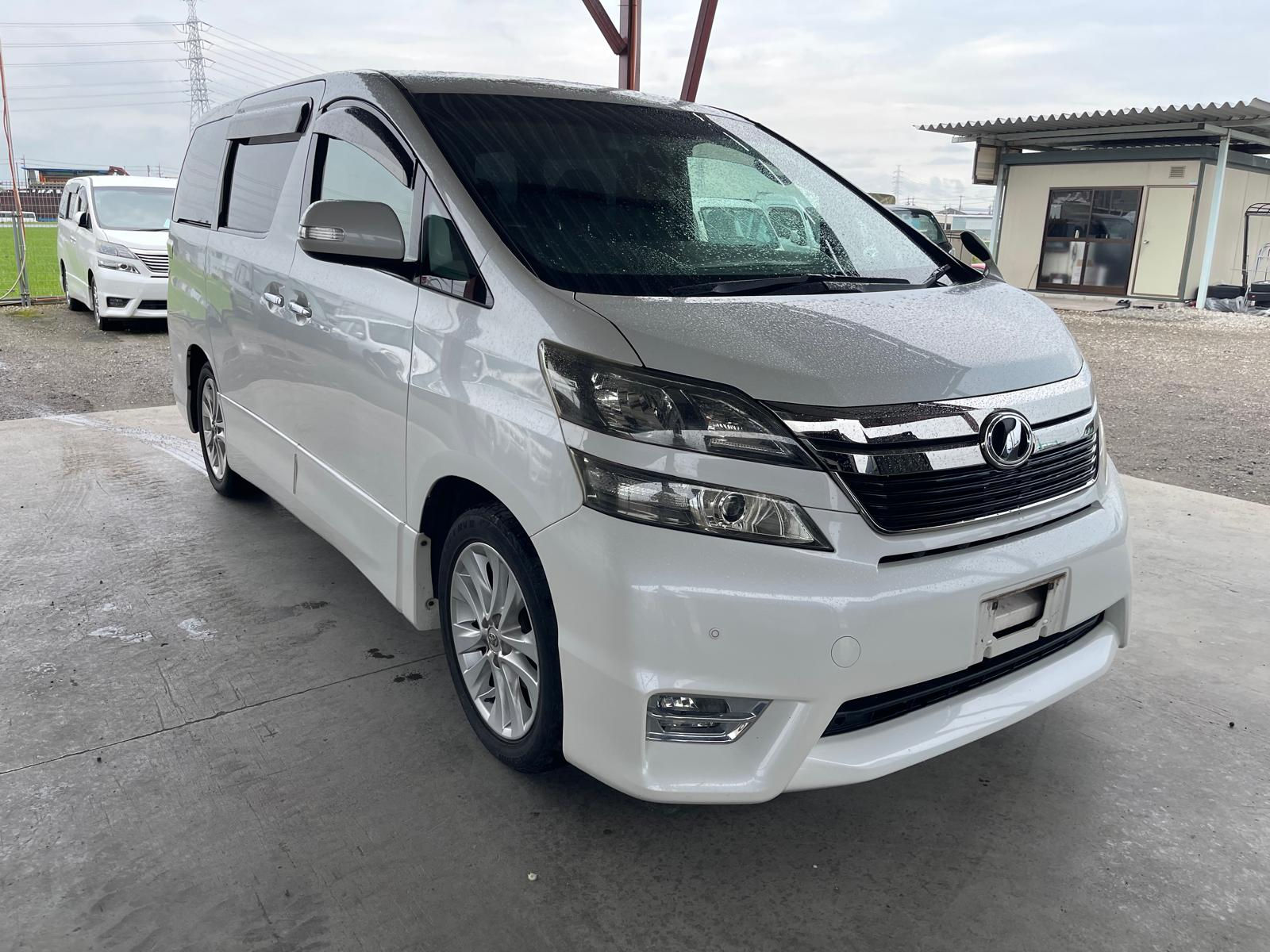 TOYOTA ALPHARD 2010