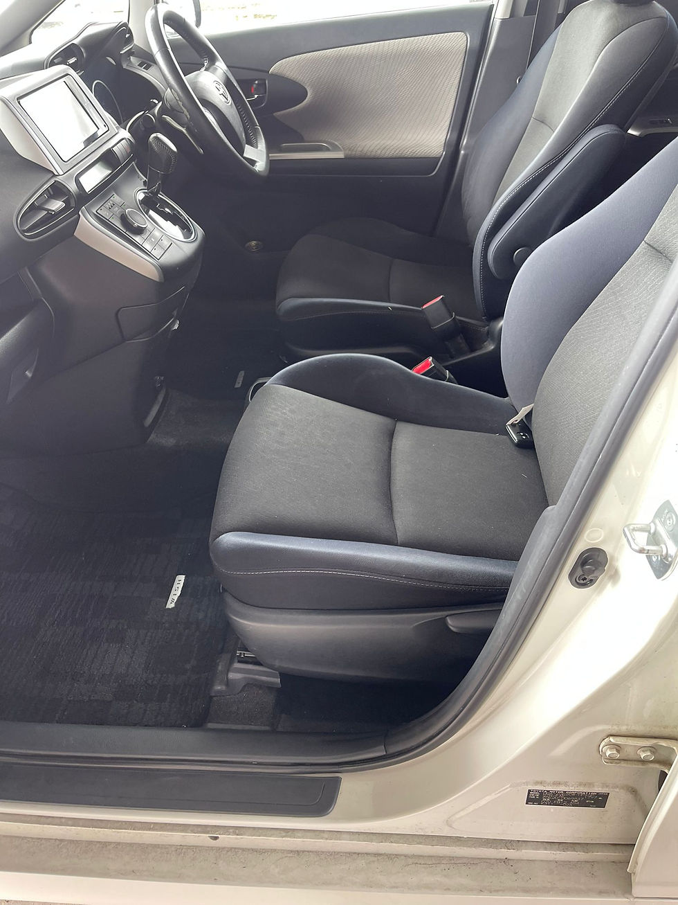 Thumbnail: TOYOTA WISH 2010
