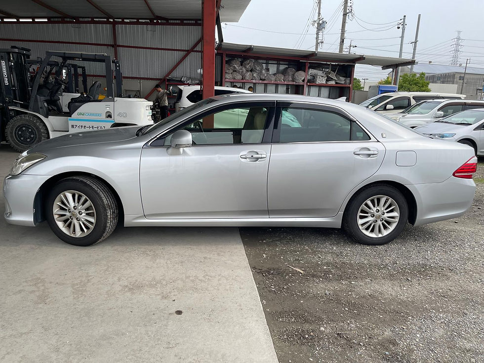 Thumbnail: TOYOTA CROWN ROYAL SALOON 2012