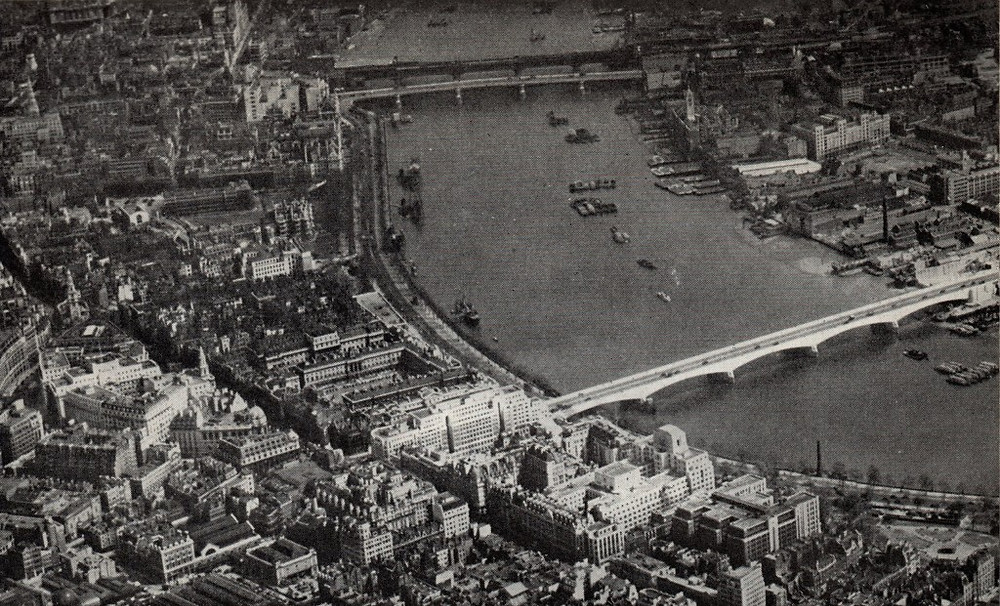 Strand, The Thames and Waterloo Bridge: Air-Photo Atlas of London