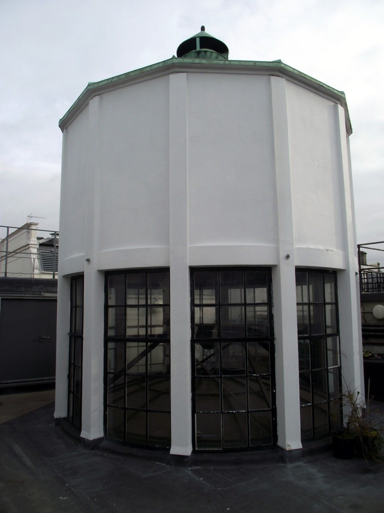 Royal Institution lift exterior