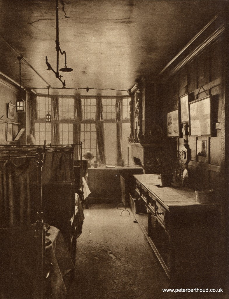 First floor Grill Room of The Cock, overlooking Fleet Street, circa 1926.
