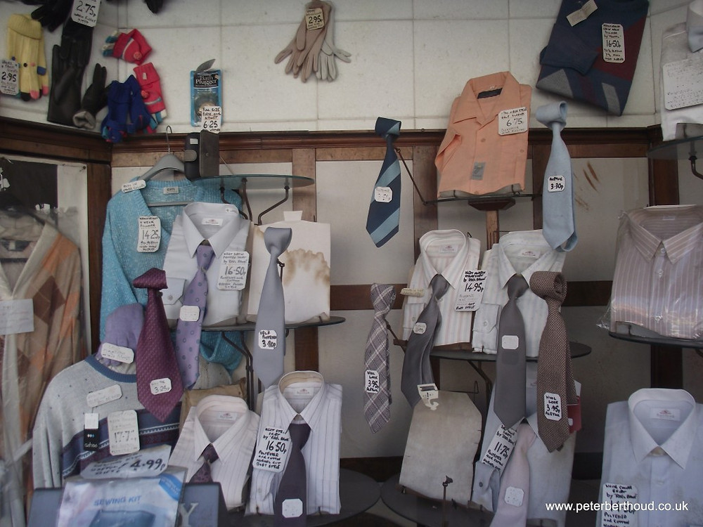 Softly decomposing menswear
