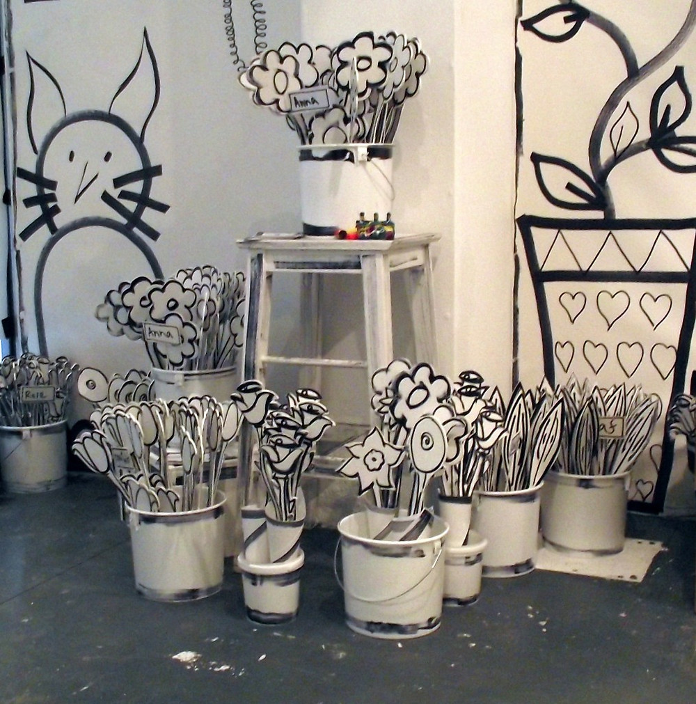 Monochrome cardboard flowers by Anna Bruder