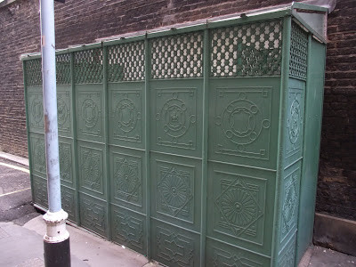 Gents loo, Star Yard