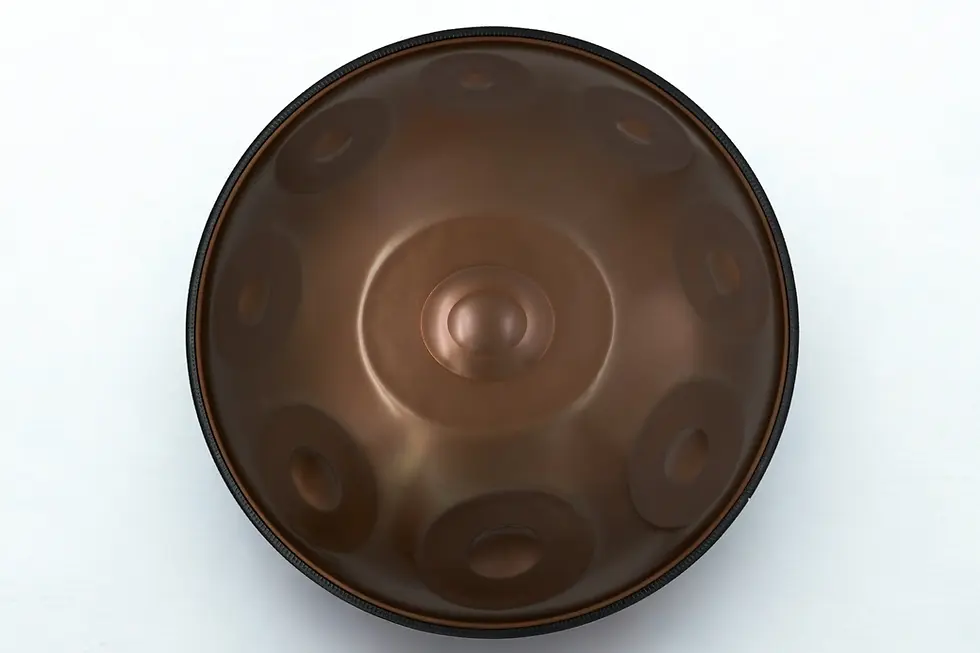 C Ashakiran 17 Handpan – Draufsicht, brauner Stahl mit 17 Klangfeldern