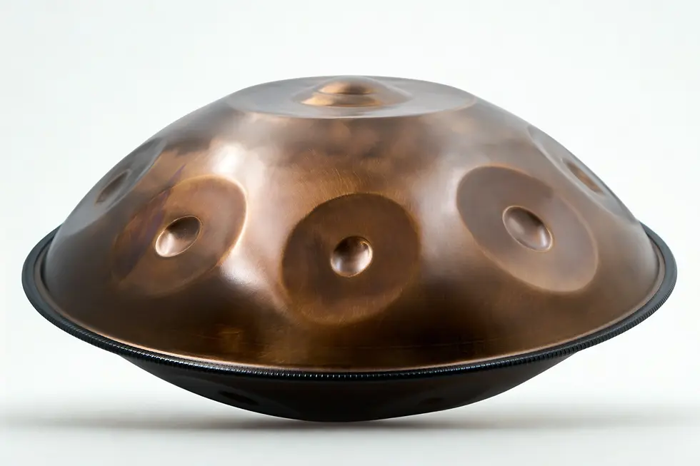 Miniaturbild: Handpan Hijaz A2 14 – Seitenansicht, gewölbte Form, handgefertigter Stahl