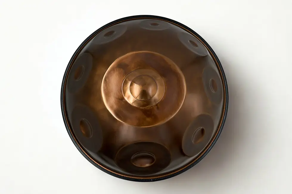 Handpan Hijaz A2 14 – Vorderansicht, edles bronzefarbenes Finish