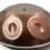 Miniaturbild: Detailansicht der Schlagflächen – Mini D Kurd Handpan in warmem Braun