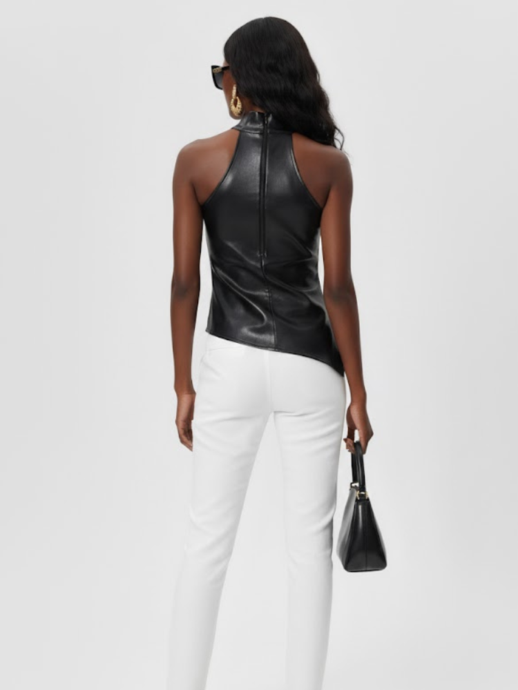 Miniatura: Elegant woman from behind, black leatherette halter top, white pants, handbag.