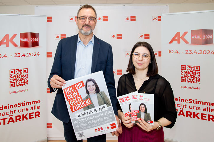 AK Burgenland Präsident und Lohnsteuerexpertin bei der Pressekonferenz.