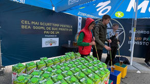 Cel mai scurt timp pentru a bea  500ml de suc printr-un pai de 1m.