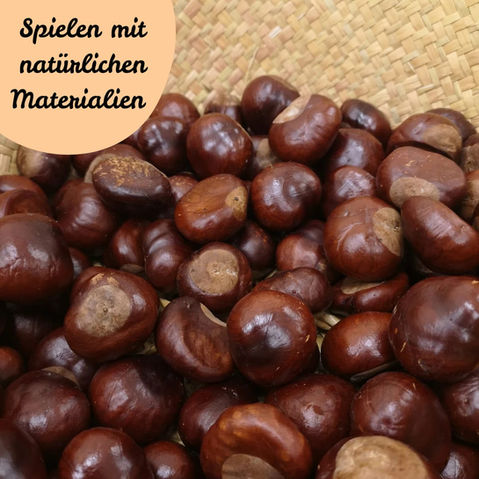 Spielen mit natürlichen Materalien in der Spielgruppe Höhlechind Hottingerplatz Zürich