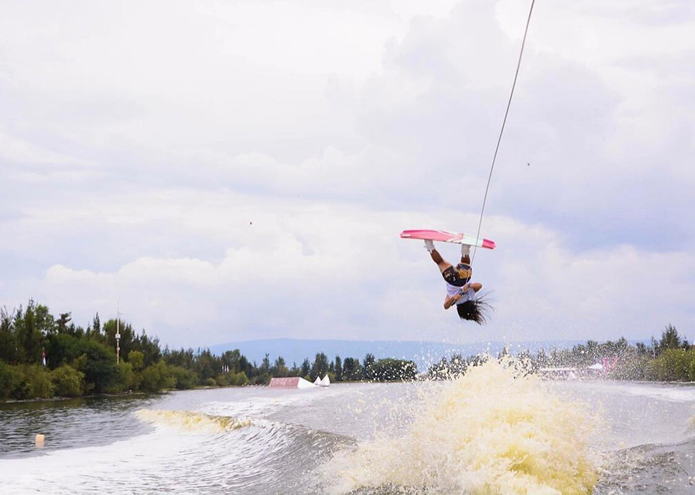 Eugenia de Armas wakeboard tricks