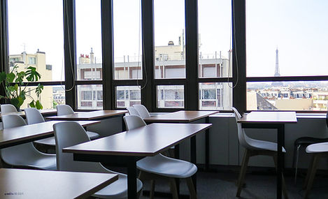 Salle de cours vue sur Paris