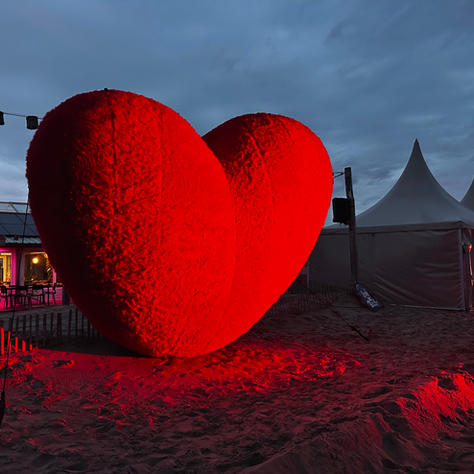 Grote rode opblaasbare harten