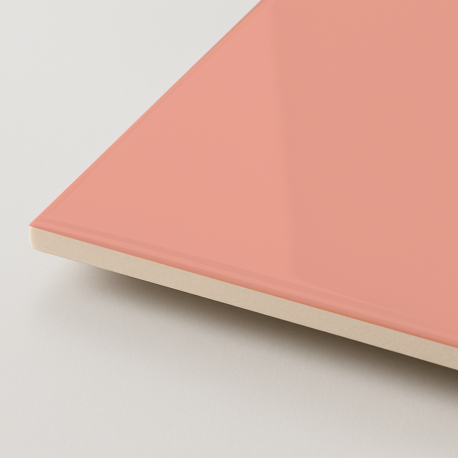 Minimalistisch wit tegeltje met rustgevende tekst – mindful cadeau idee