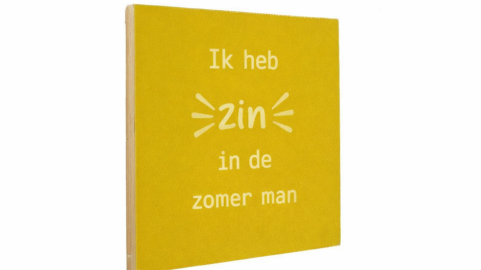 Close-up van een kleurrijk tegeltje met zomerse tekst