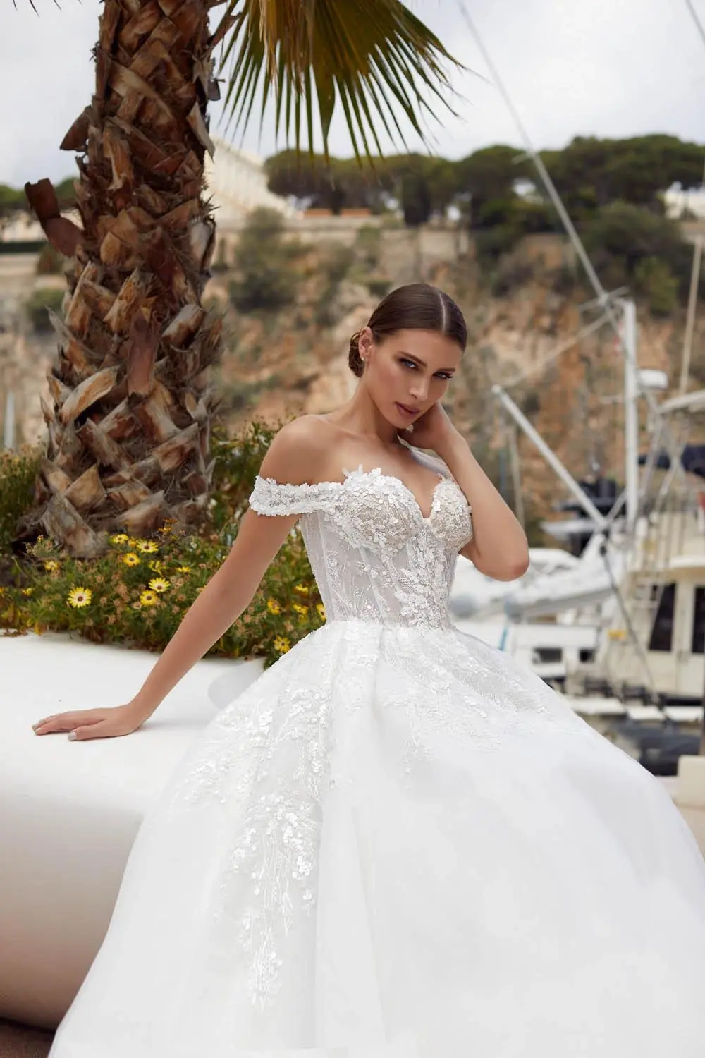 Νυφικό σε Α γραμμή από δαντέλα_23122