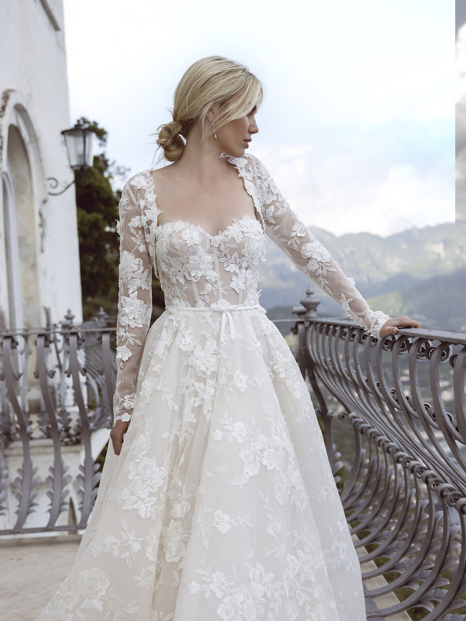 Νυφικό από δαντέλα με τούλινη φούστα με glitter -24115