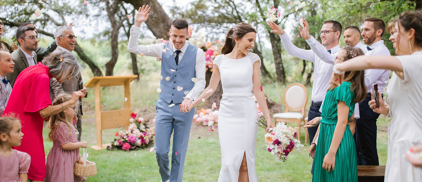 Photo de mariage avec une touche de nature provençale, Drôme : "Un mariage en harmonie avec la nature de la Drôme provençale