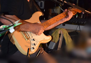 recadree photo guitare.jpg