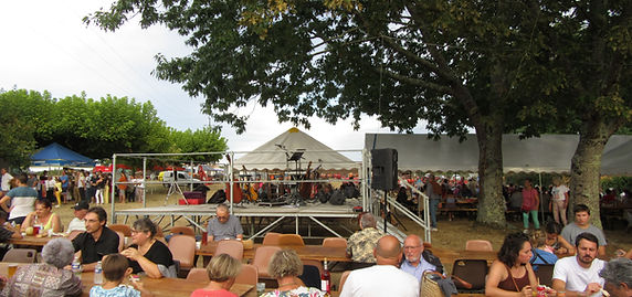 Musiciens, repas champêtres, dordogne