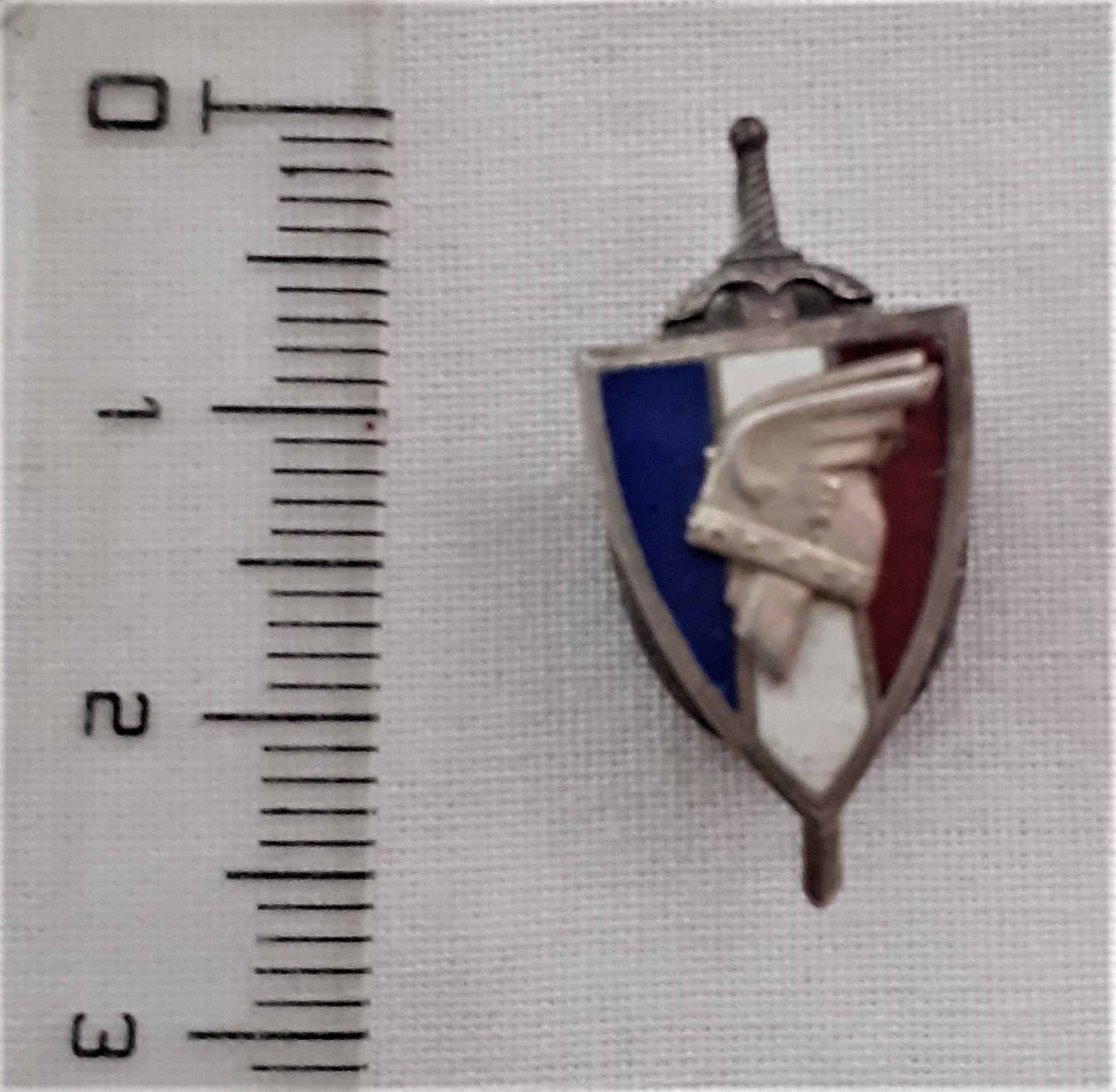 L.F.C -FR276503a Insigne de boutonnière L.F.C avec épée