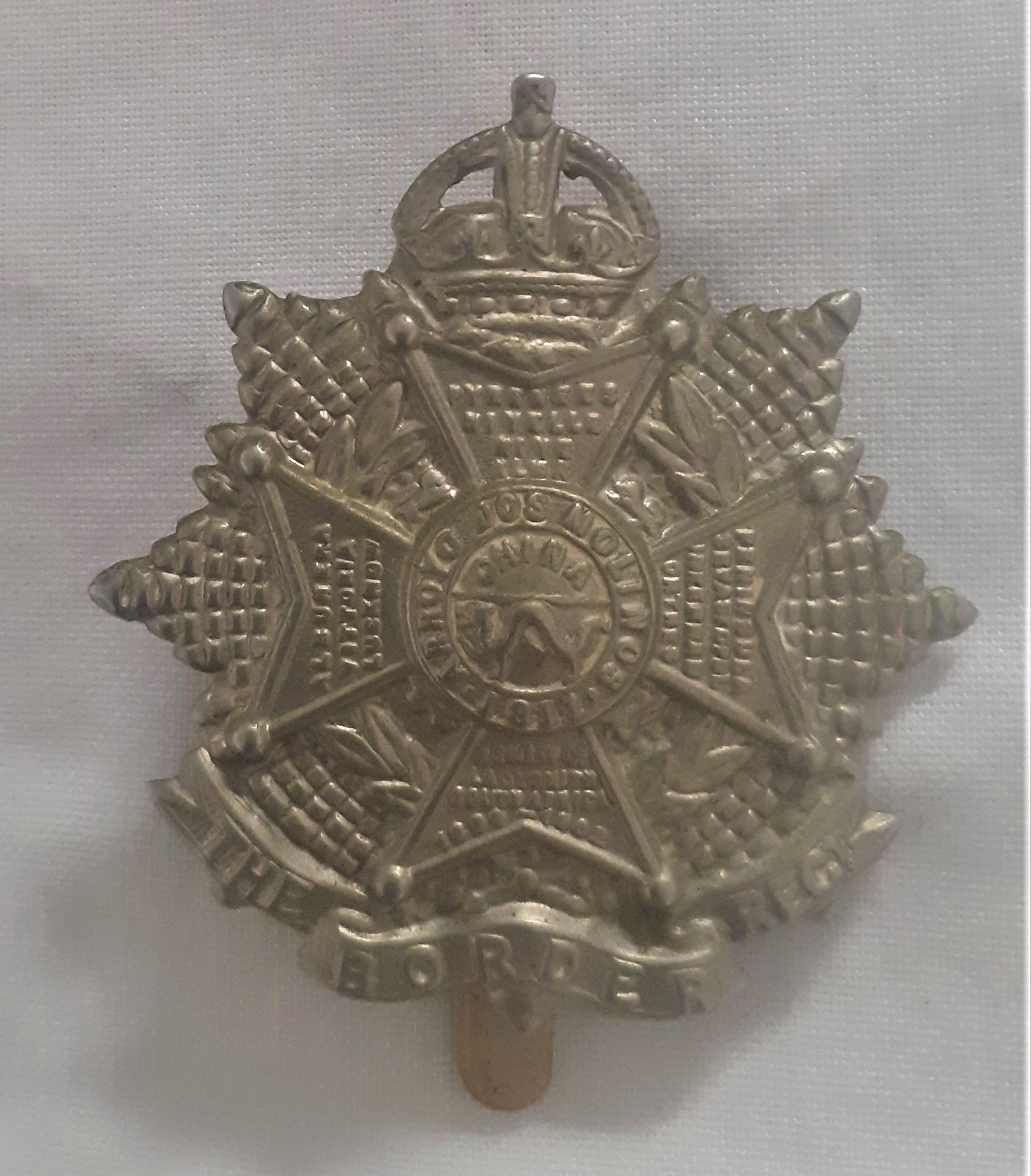 Cap badge WW2 - GB296905a  BORDER REGIMENT