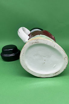 Cross-legged Toby jug maroon jacket - England circa 1870