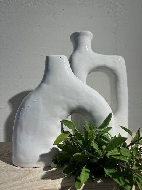 Miniaturbild: Deko-Vase aus weiss emailiertem Terracotta von Hand gefertigt