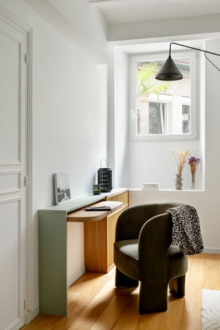 Renovated house in Paris XVI by Marie Welsch Studio, a blend of Parisian architecture and Asian influences.