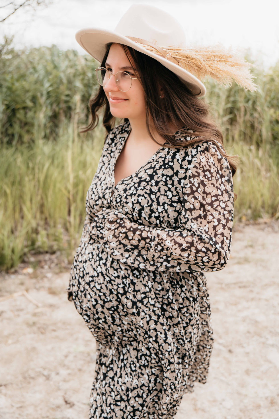Babybauch-Fotoshooting mit emotionaler Tiefe in der Pfalz