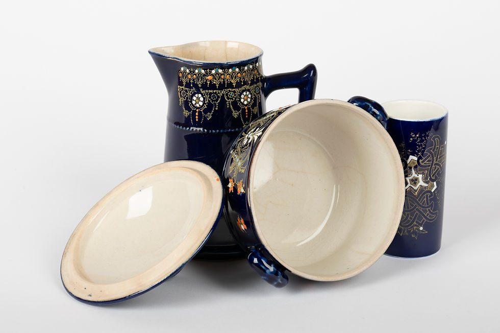 Miniature : Service en faïence bleu cobalt émaillé – XIXe siècle