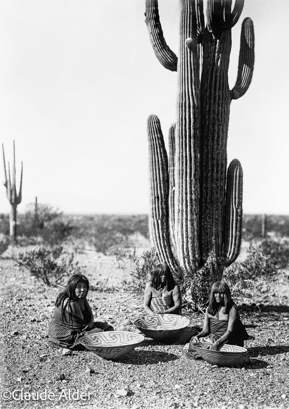 Femmes Pima au pied d’un cactus géant — 1907