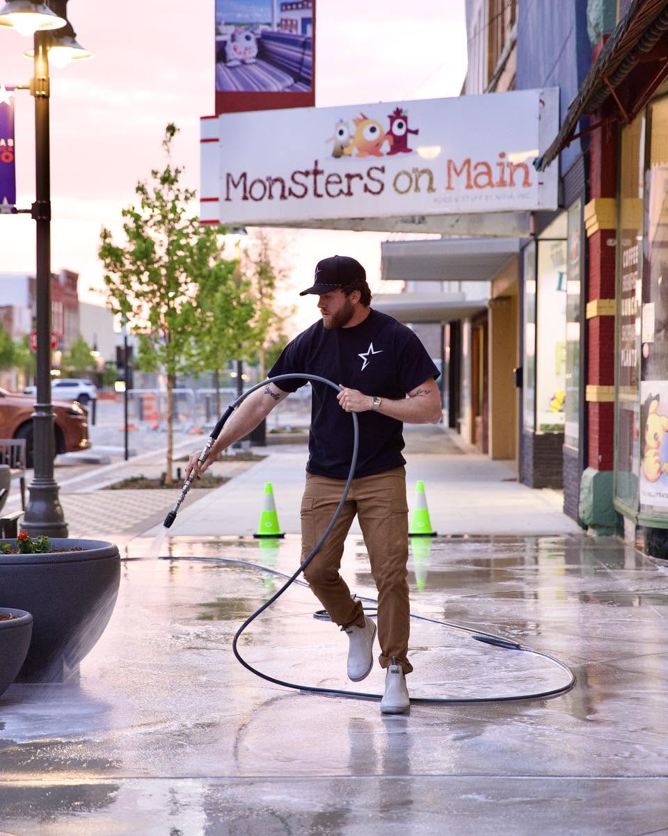 Sidewalk & Walkway Cleaning
