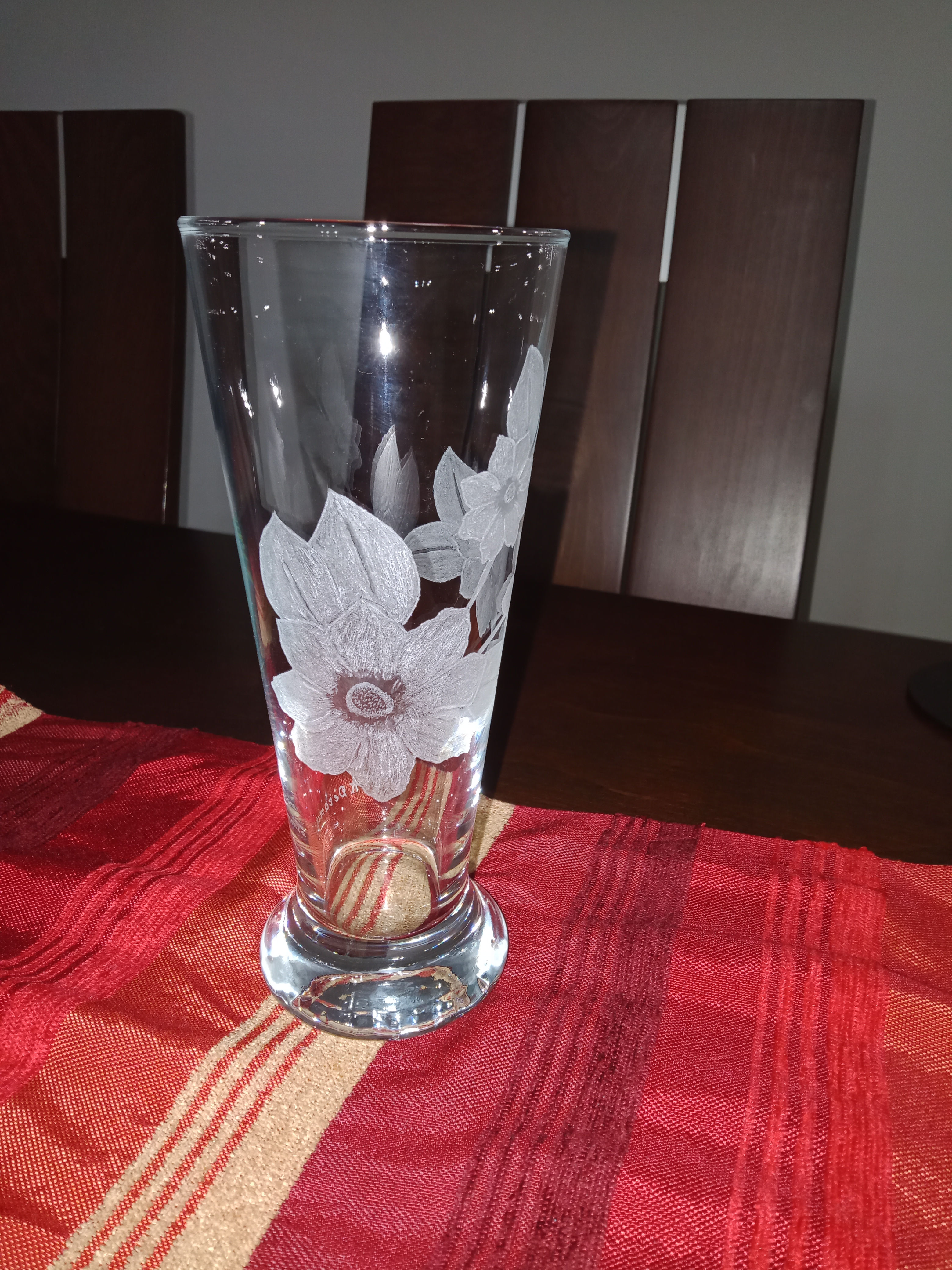 Petit vase gravé à la main 