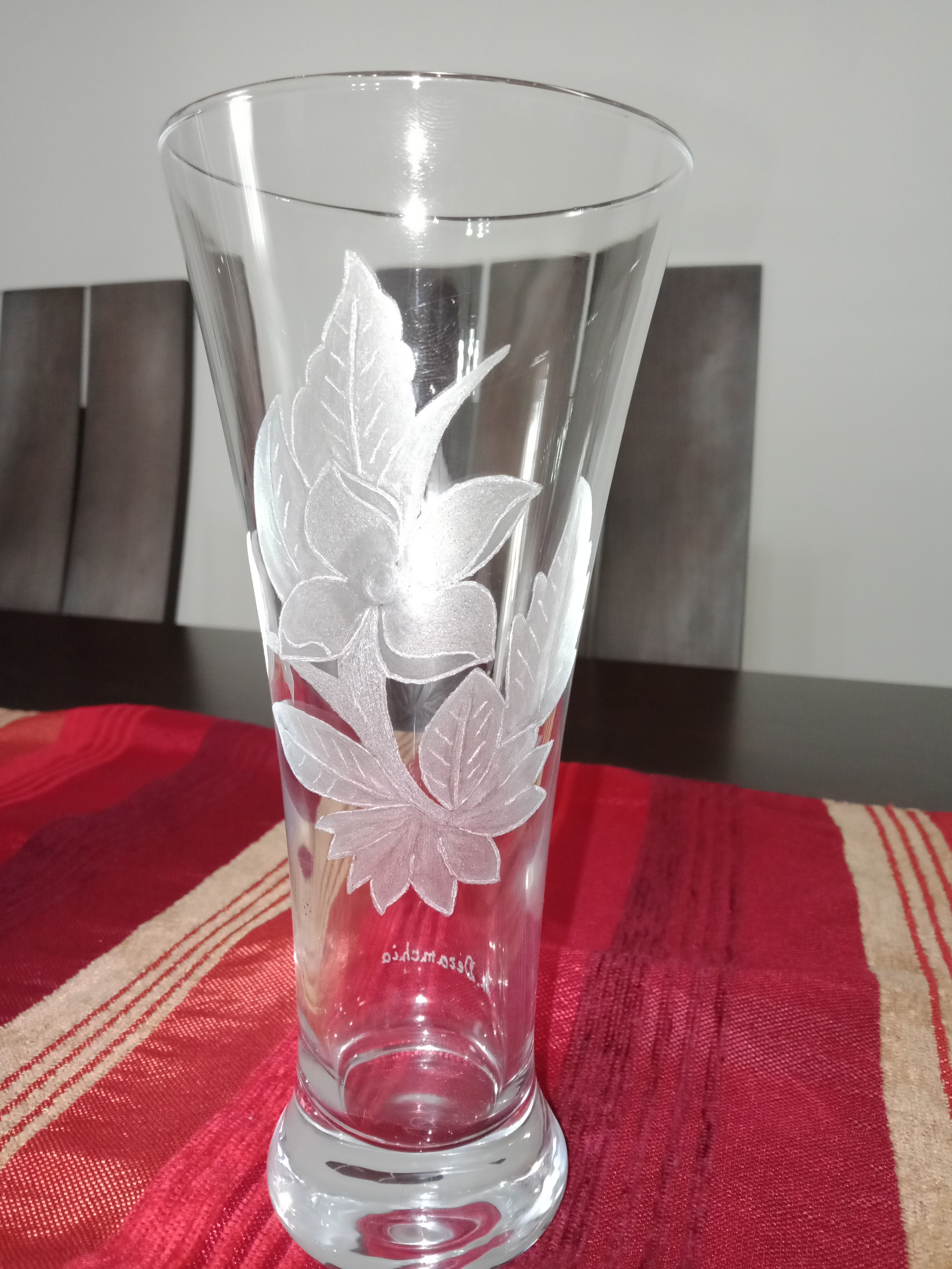 Petit vase gravé à la main 