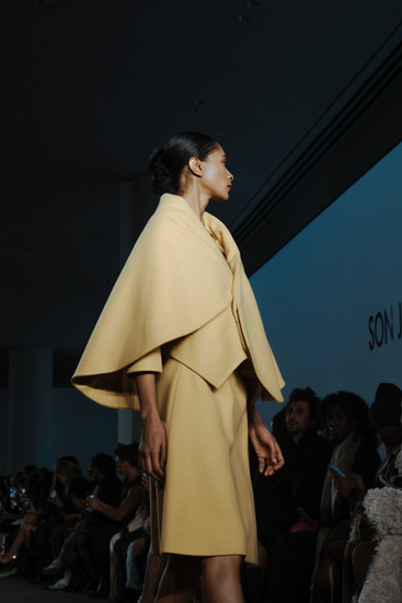 Son Jung Wan (Women"s Wear Yellow Garment)
