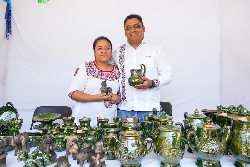En Santa María Atzompa se vive la Guelaguetza con su Expo Feria Artesanal 2025