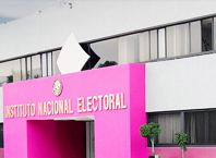 INE aclara que entrega del bastón de mando no es acto de campaña; PRD presenta queja