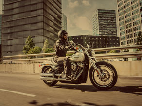 4 Señales Inconfundibles de que tus Repuestos de Moto son de Baja Calidad (y Cómo Evitarlos)