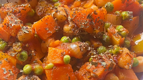 Recette Végétarienne, Ragoût de légumes, patate douce, poivrons, petits pois, purée de tomates