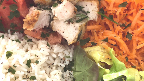 Idée repas minceur Bowl riz, crudités, poulet  