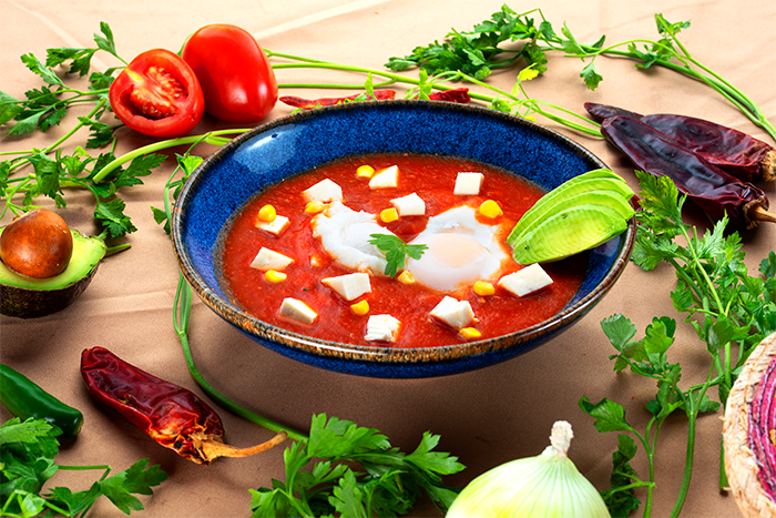huevos mestizos pochados en caldo de jit