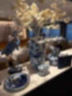 Delfts blue colors and decorations around the ship