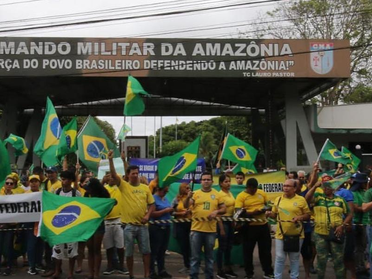 Juíza manda dispersar ocupação de golpistas em frente a quartel em Manaus