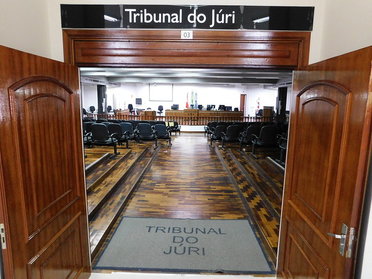 Júri reconhece relevância da omissão e condena mãe pela morte de filho